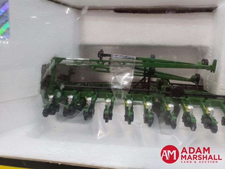 John Deere/Bauer built DB90 1/64 Planter, John Deere CP690 1/64 45535