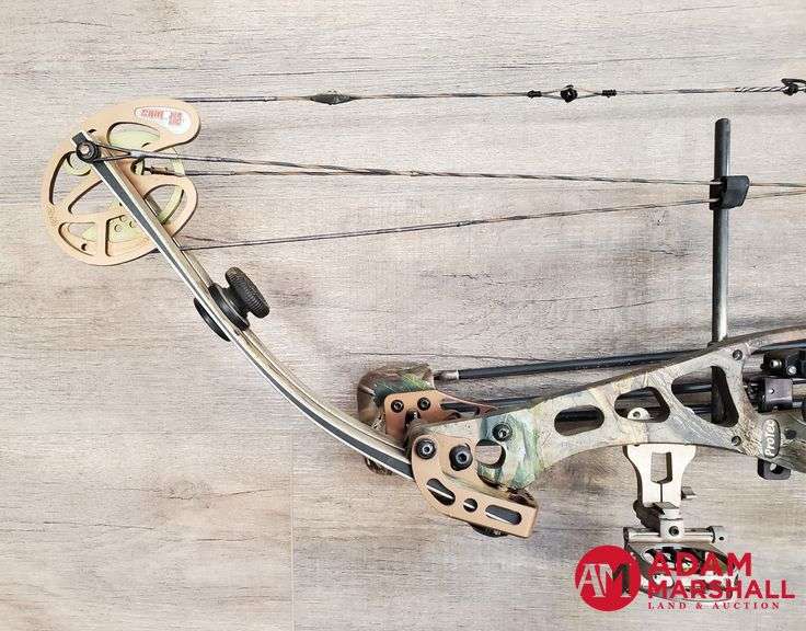 Hoyt ProTec XT2000 Compound Bow W/Bow Sight, Arrow Rest, Stabilizer