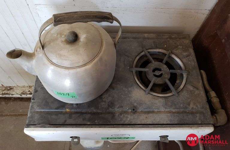 Vintage Caloric No. 18 2Burner gas stove top with kettle Adam