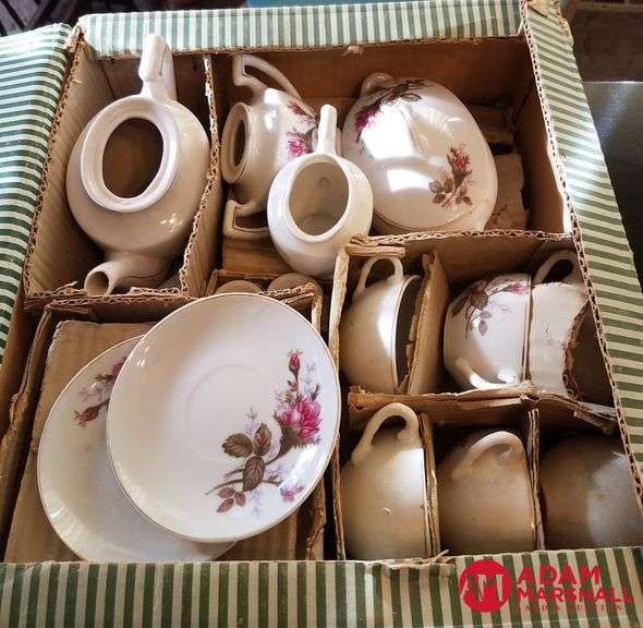 Vintage Baby Dishes & Children's Tea Set Adam Marshall Land & Auction