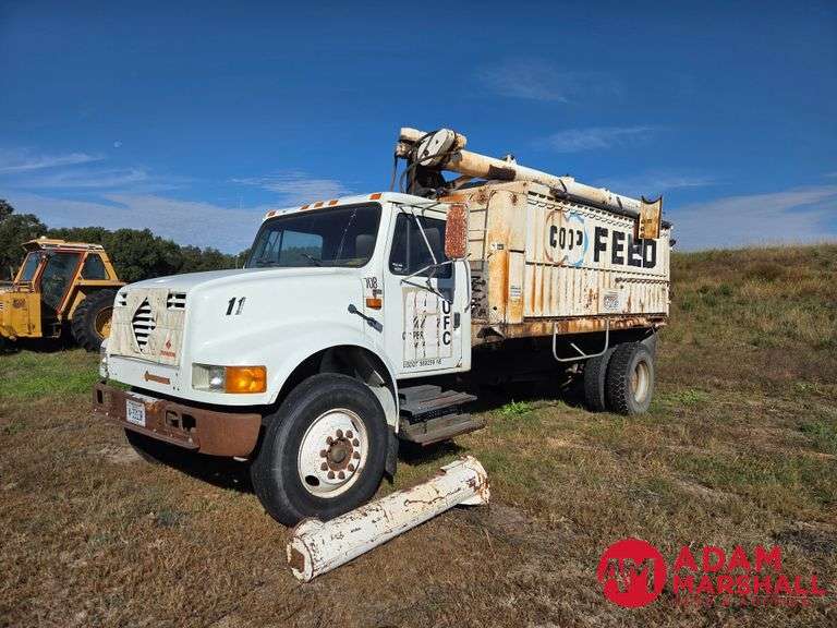 1991 International 4000 Feed Truck