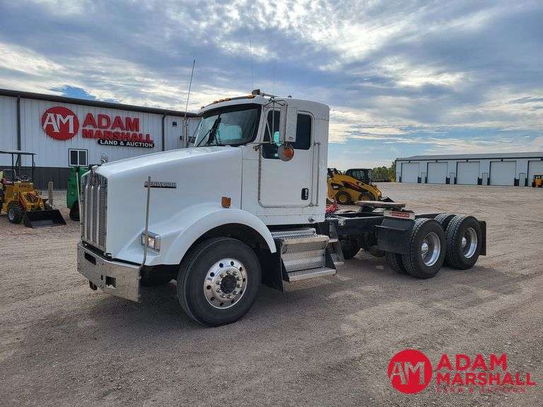 2007  Kenworth  T800  Semi Truck