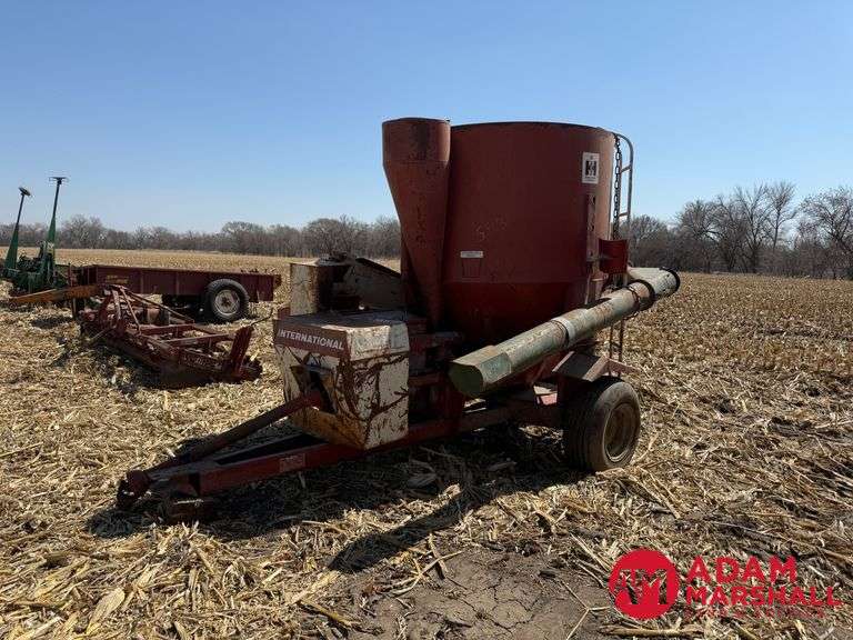 International  950  Feed Mixer