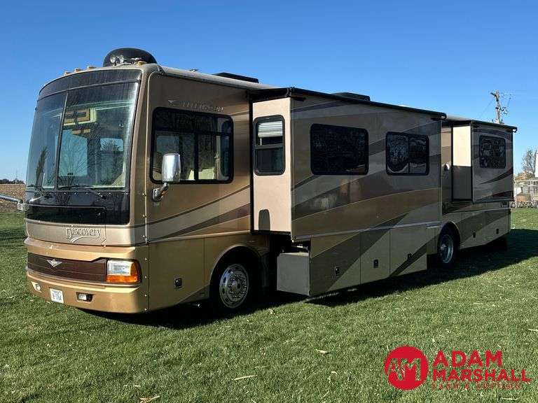 2005  Freightliner  Fleetwood Discovery 38U   Motorhome - Diesel