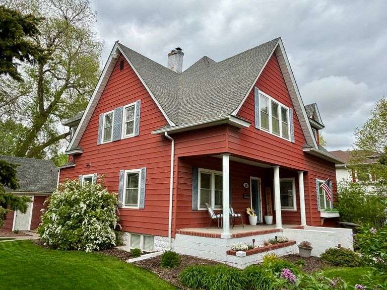 519 W 27th St Kearney, NE 68845