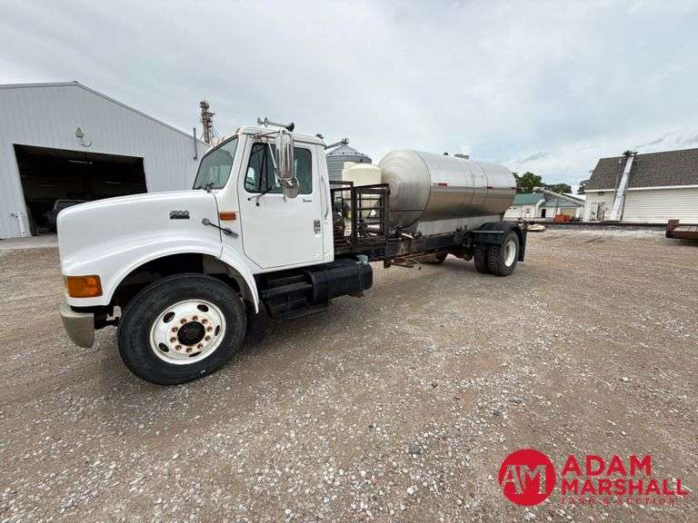 1999  International  4900  Liquid Tender Truck