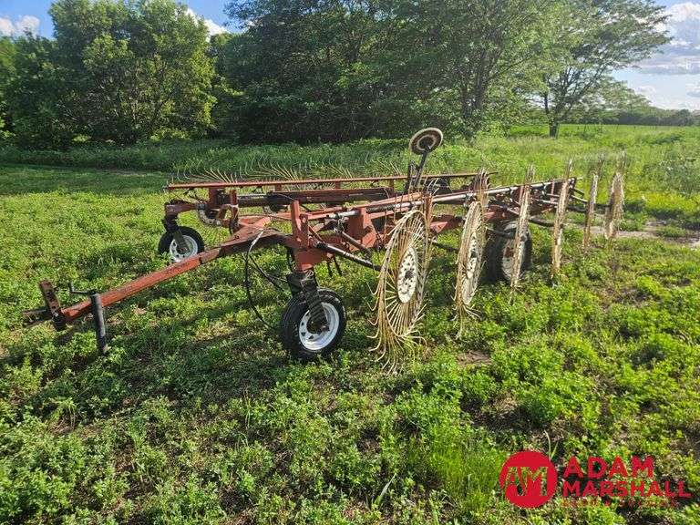 Hesston  3982  12 Wheel Rake