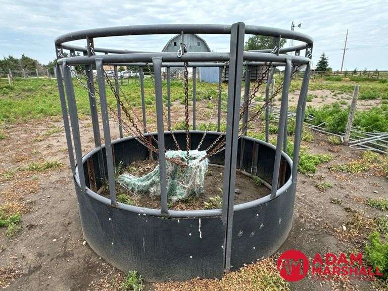 Behlen   MFG  Haysmart Bale Feeder