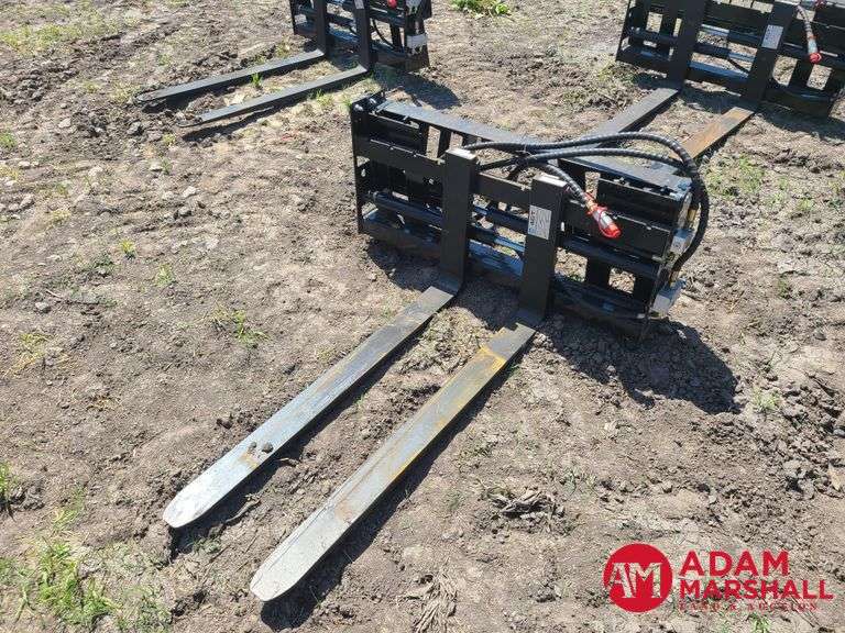 Unused 2024 AGROTK 48IN Pallet Forks w/ Hydraulic Adjustment