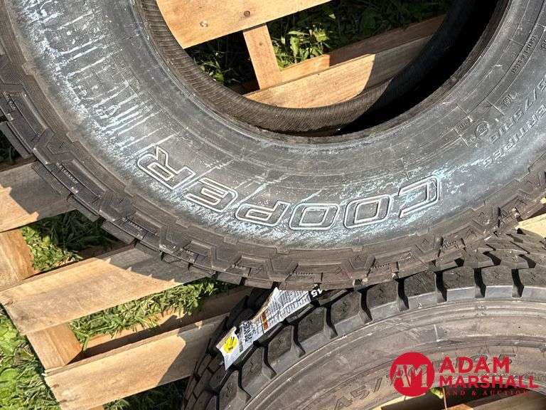 (1) Cooper, Discoverer Tires - AT3, 265/75R16