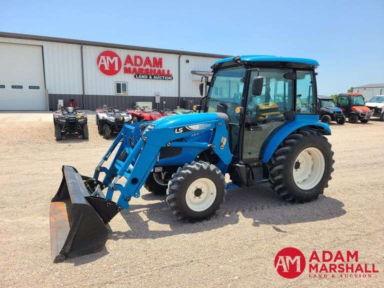 LS  XR4046  MFWD Utility Tractor w/Loader