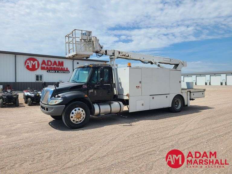 2006  International  4400  Boom Bucket Truck
