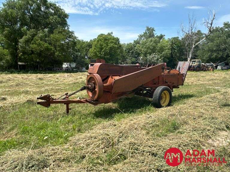 New Holland  268  Square Baler