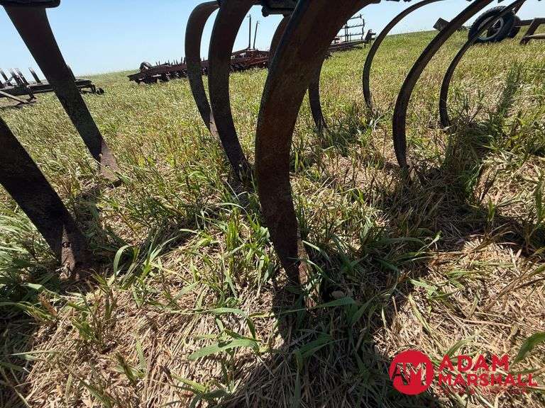 John Deere  Spring Tooth Chisel Plow