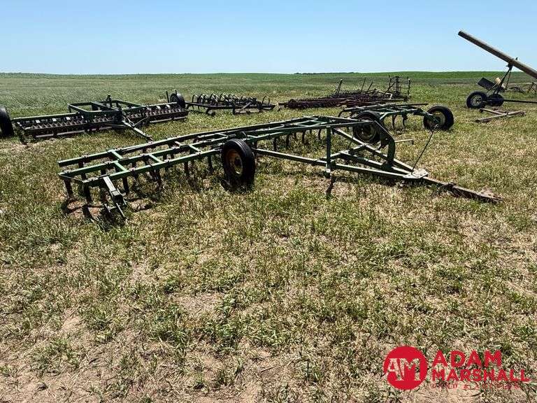John Deere  Spring Tooth Chisel Plow