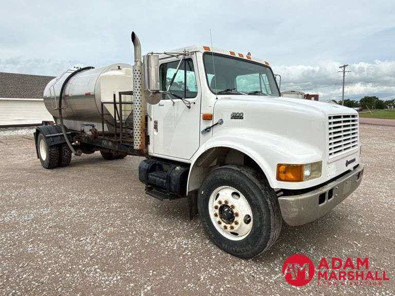 1999  International  4900  Liquid Tender Truck