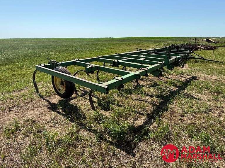 John Deere  1600  Chisel Plow - 16FT
