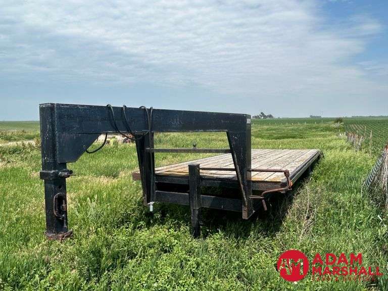 1981  Blair  Gooseneck Flat Bed Trailer - 25FT