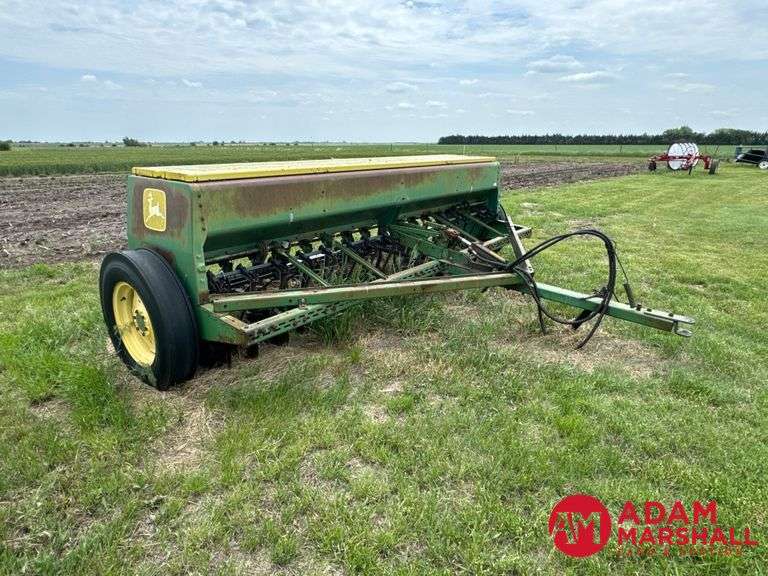 John Deere  8300  Grain Drill - 13FT