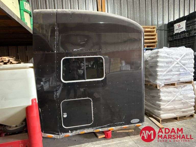 Peterbilt  379  Standup Sleeper