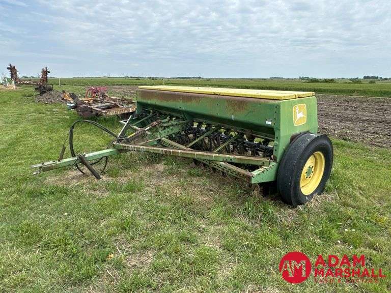 John Deere  8300  Grain Drill - 13FT