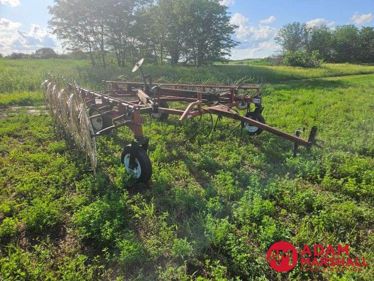 Hesston  3982  12 Wheel Rake