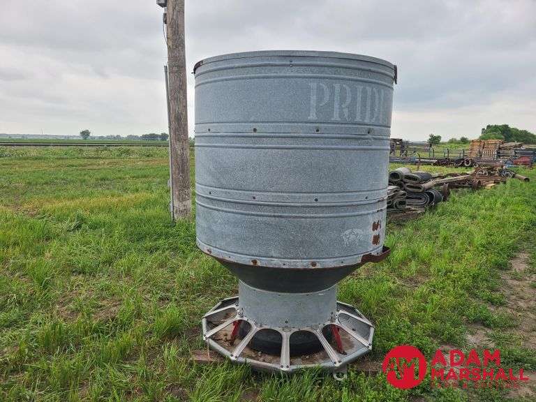 Pride Of The Farm  Adjust-O-Matic Sixty Hog Feeder
