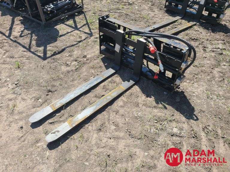 Unused 2024 AGROTK 48IN Pallet Forks w/ Hydraulic Adjustment