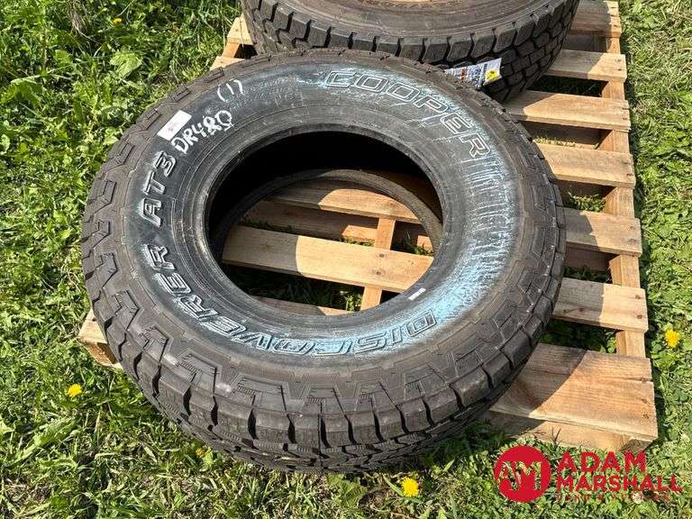 (1) Cooper, Discoverer Tires - AT3, 265/75R16