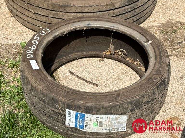(1) NEW Kumho, Crugen Tire - 235/45R19