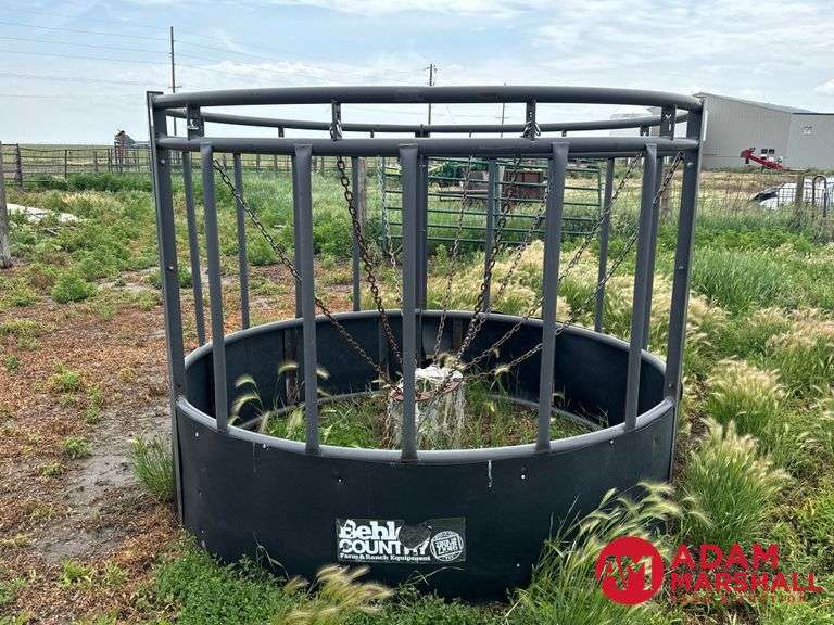 Behlen   MFG  Haysmart Bale Feeder