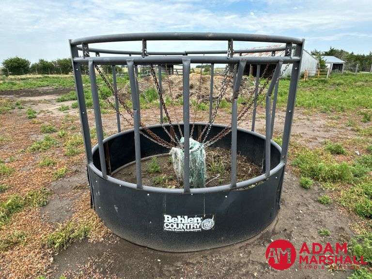 Behlen   MFG  Haysmart Bale Feeder