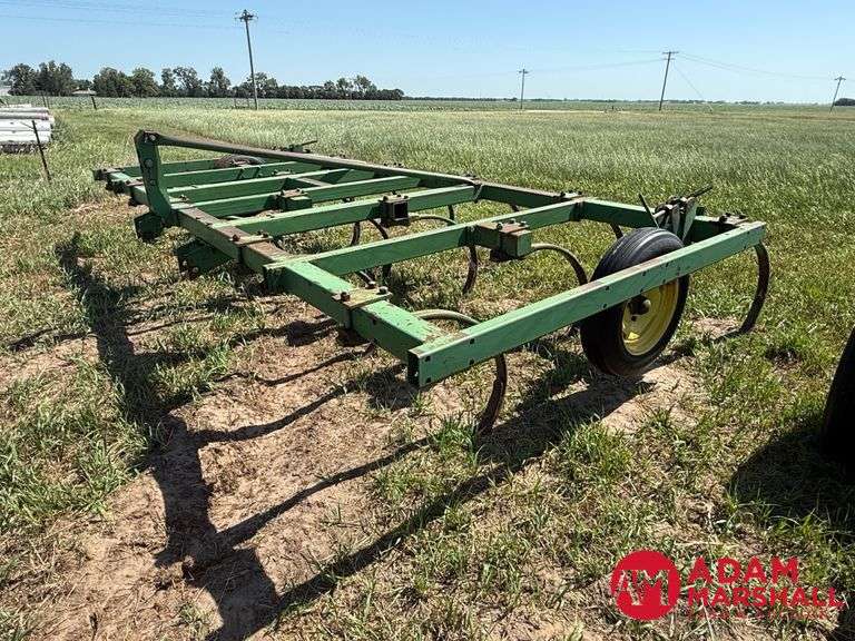 John Deere  1600  Chisel Plow - 16FT