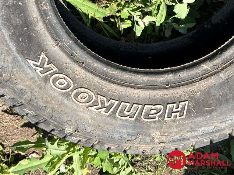 (1) Hankook, Dynapro Tire - 265/70R16