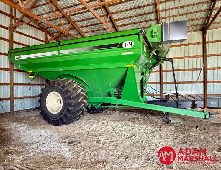 2014 J & M 1050 GrainStorm Grain Cart