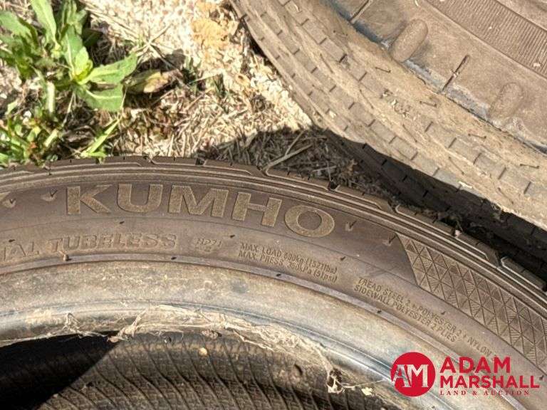 (1) NEW Kumho, Crugen Tire - 235/45R19