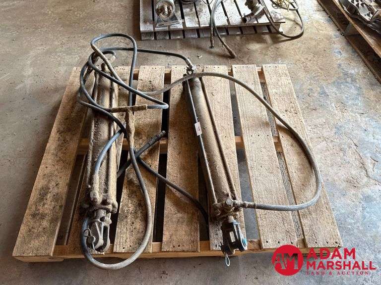 (2) Hydraulic Cylinders