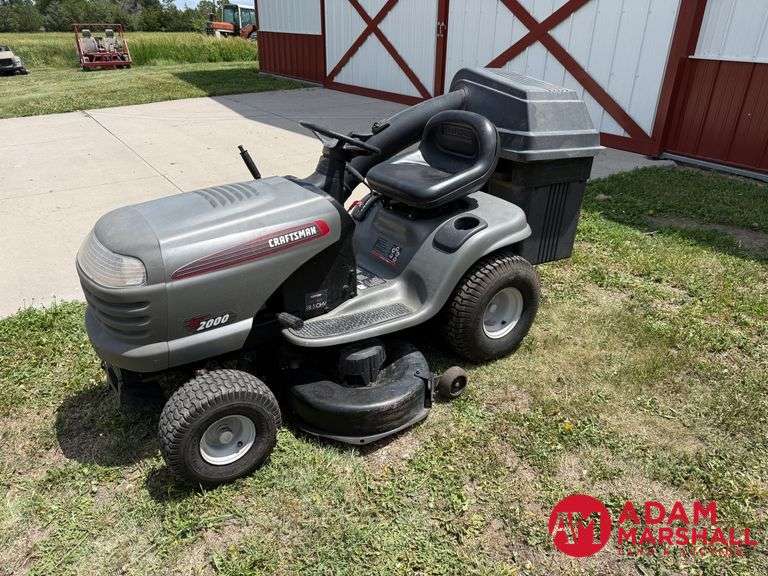 Craftsman  LT2000  Riding Lawn Mower - 42IN