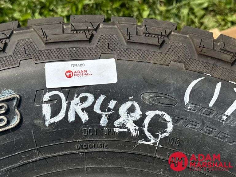 (1) Cooper, Discoverer Tires - AT3, 265/75R16
