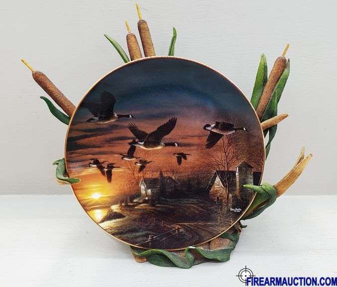 DU Special Edition 2002-03 Duck & Terry Redlin "Sundown" Plate W/Cattail Stand