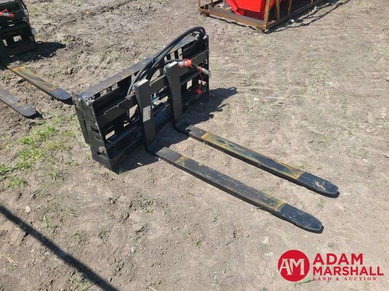Unused 2024 AGROTK 48IN Pallet Forks w/ Hydraulic Adjustment