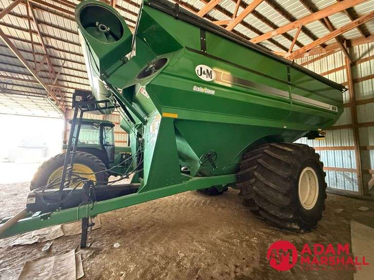 2014 J & M 1050 GrainStorm Grain Cart