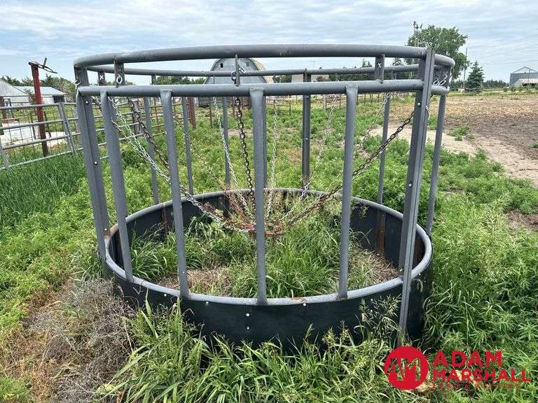Behlen  MFG  Haysmart Bale Feeder