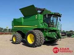 2017 John Deere S680 Combine