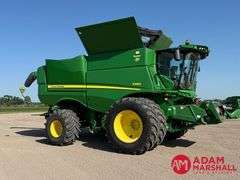 2017 John Deere S680 Combine