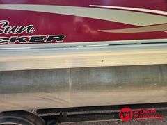 2014  Sun Tracker  Party Barge 20DLX  Pontoon - 20FT