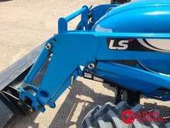 LS  XR4046  MFWD Utility Tractor w/Loader
