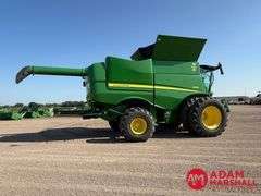 2017 John Deere S680 Combine