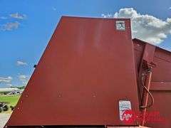 Hesston  550  Baler