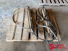 (2) Hydraulic Cylinders
